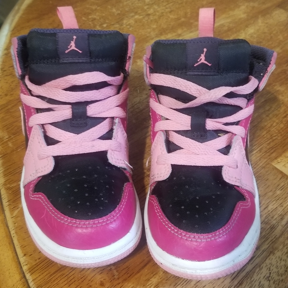 Jordan 1 Coral chalk